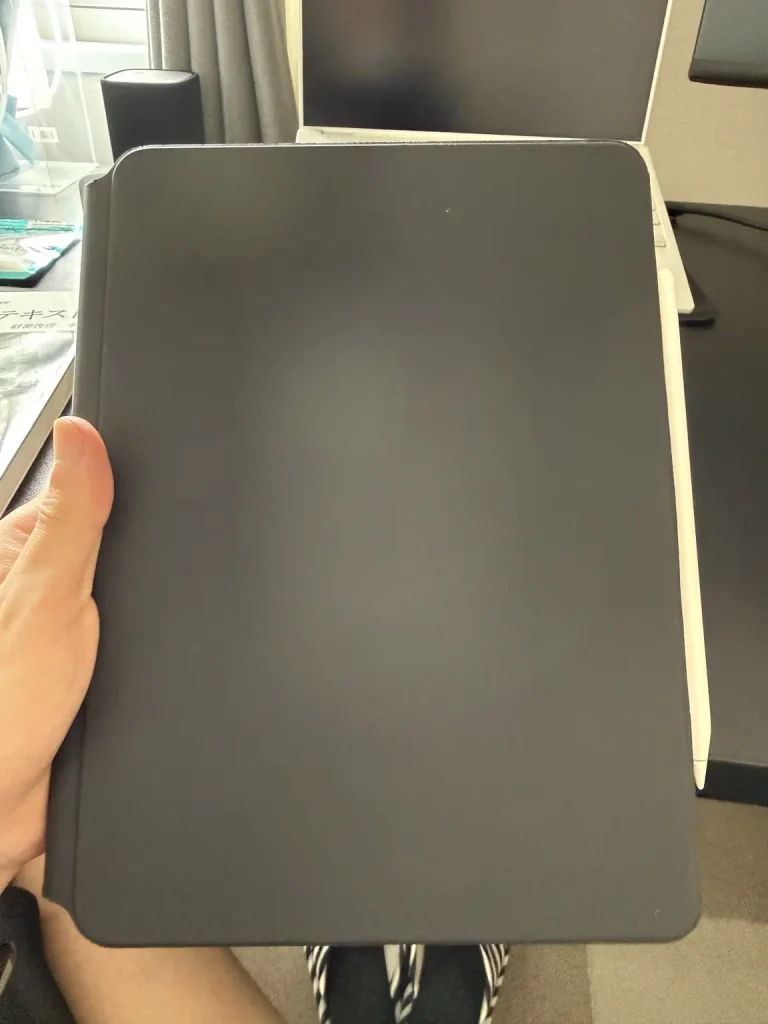 中古で購入したiPad Pro 11インチ用Magic Keyboardの正面